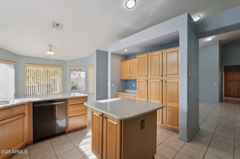 16-web-or-mls-N 86th Dr-S1811-016