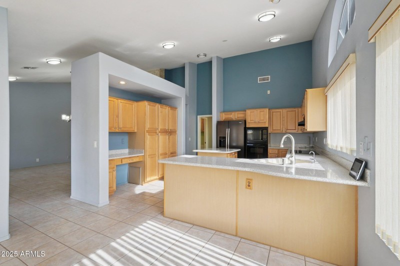 17-web-or-mls-N 86th Dr-S1811-017