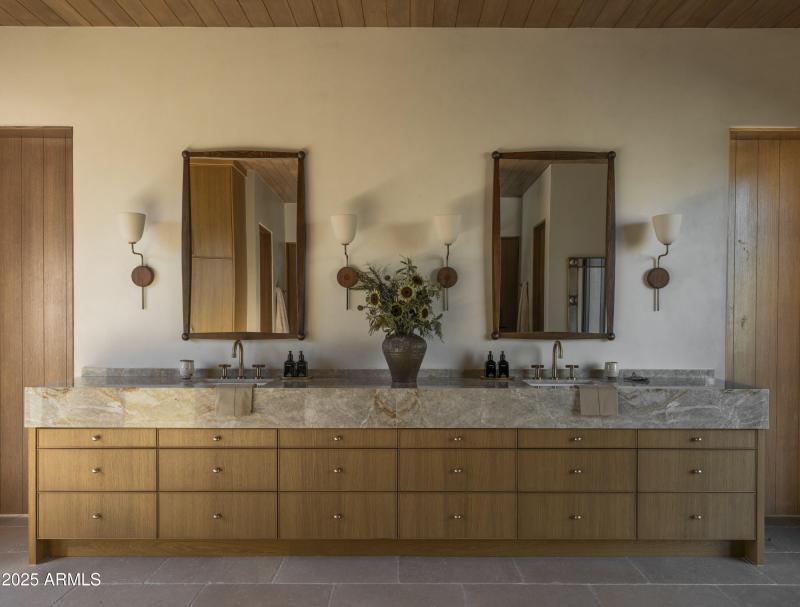 MASTER SUITE