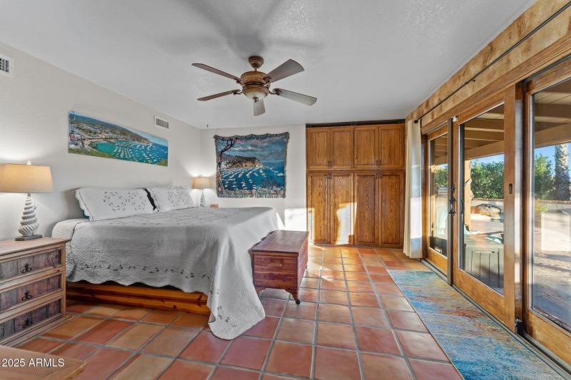 Master Bedroom (2)