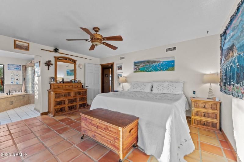 Master Bedroom (3)