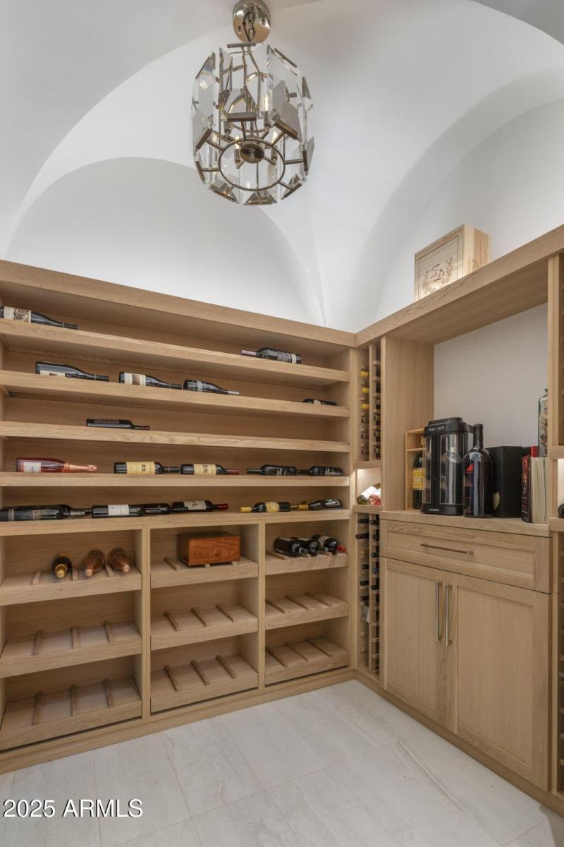 Wine cellar with groin ceiling