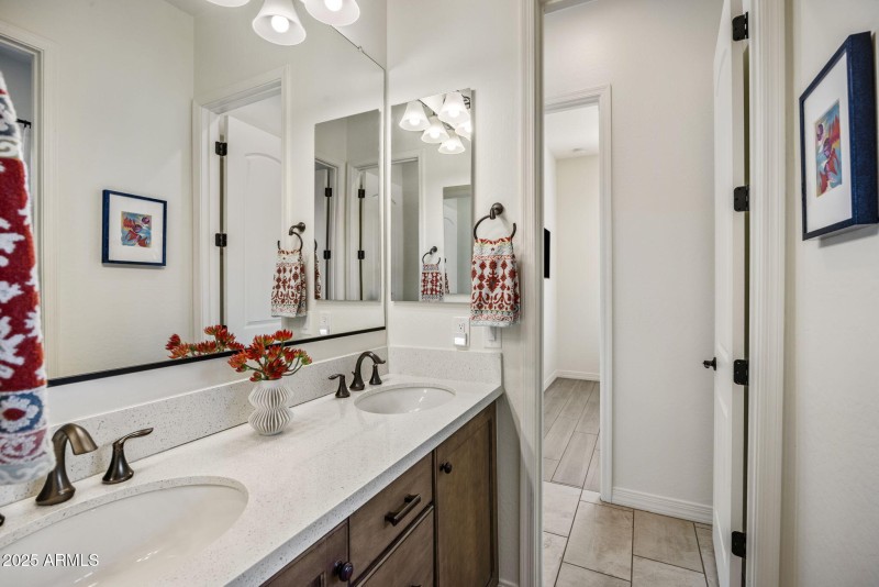 Main bathroom vanity