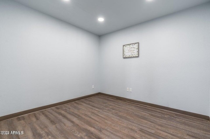 20221126002011972967000000-o