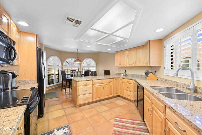 13-web-or-mls-11837-n-40th-pl