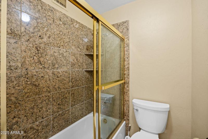 25-web-or-mls-11837-n-40th-pl