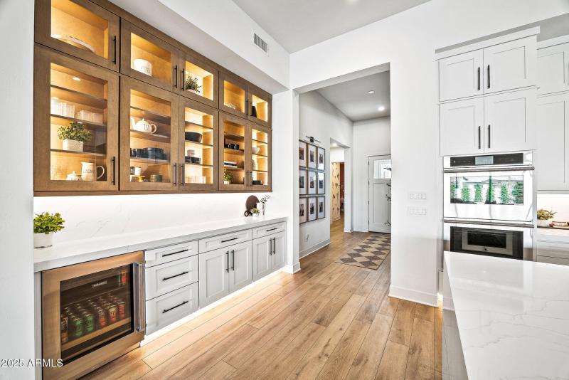 Kitchen Bar 1