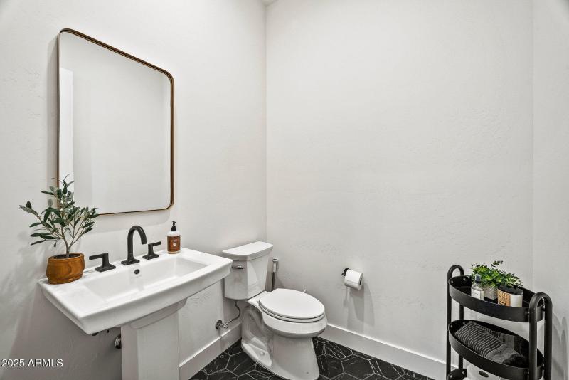1/2 Bath