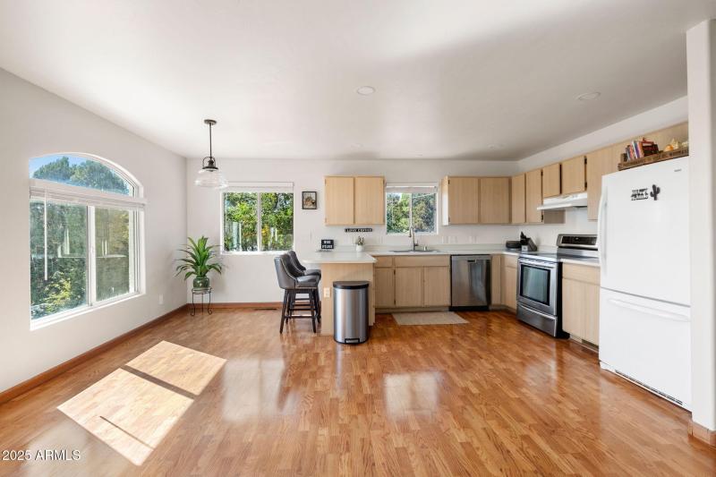 Dining/Kitchen