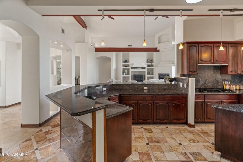 5830 E Restin Rd-31
