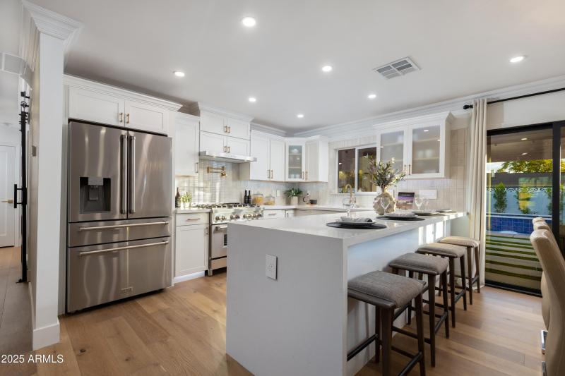 SIGNATURE WHITE DESIGNER KITCHEN