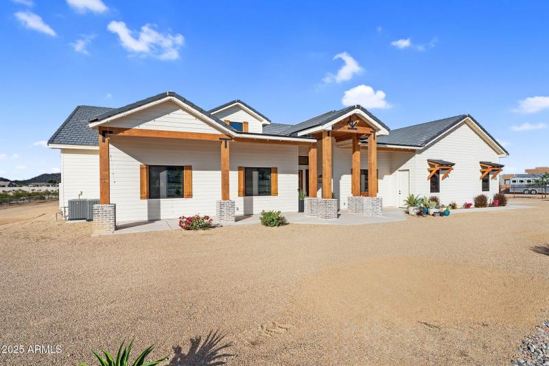 2-web-or-mls-2304 W Silverdale Rd-2