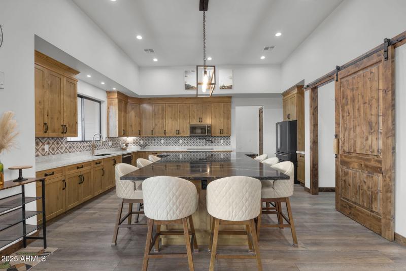 10-web-or-mls-2304 W Silverdale Rd-11