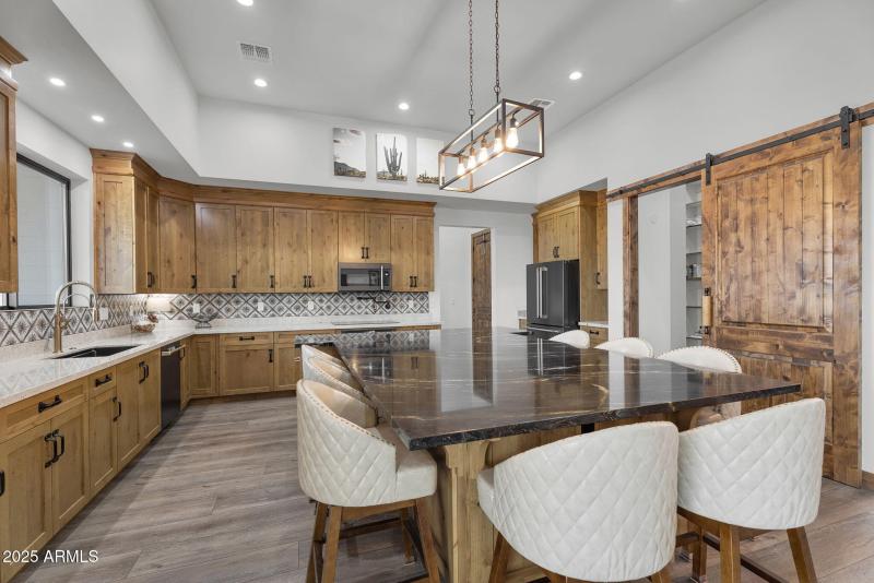 13-web-or-mls-2304 W Silverdale Rd-14