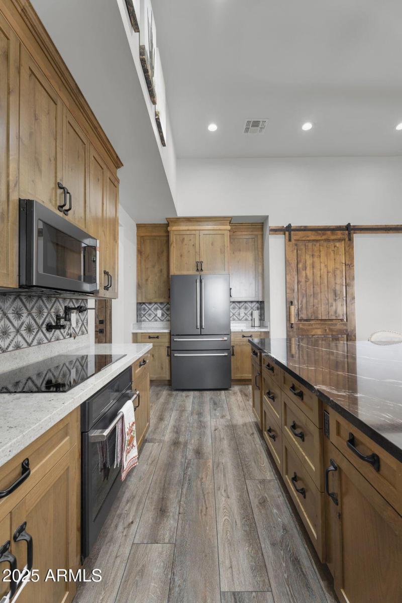 17-web-or-mls-2304 W Silverdale Rd-23