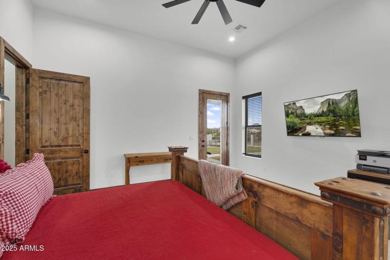 29-web-or-mls-2304 W Silverdale Rd-31