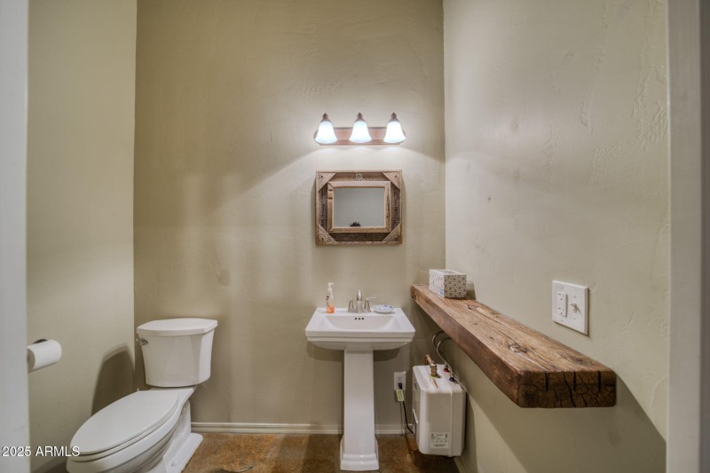 8-web-or-mls-864 W Main St-05