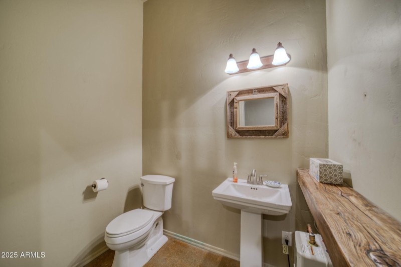 9-web-or-mls-864 W Main St-06