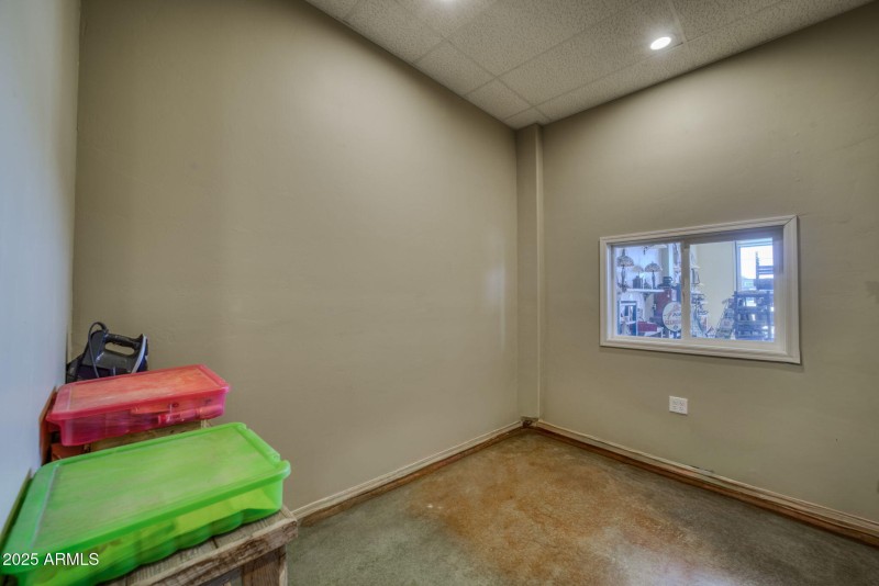 11-web-or-mls-864 W Main St-08