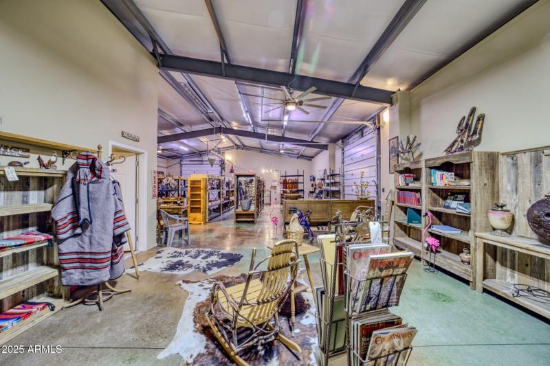 19-web-or-mls-864 W Main St-16