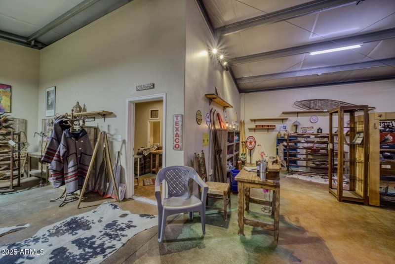 21-web-or-mls-864 W Main St-18