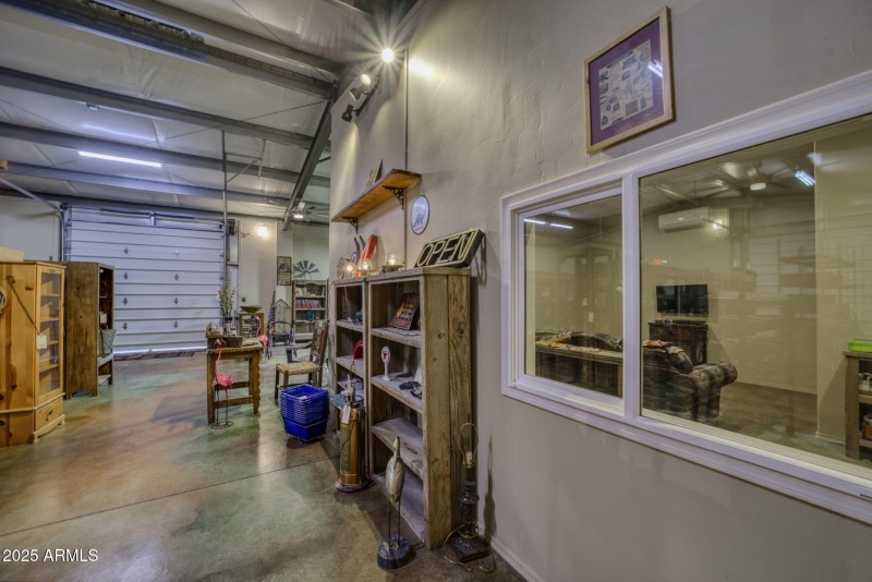 22-web-or-mls-864 W Main St-19