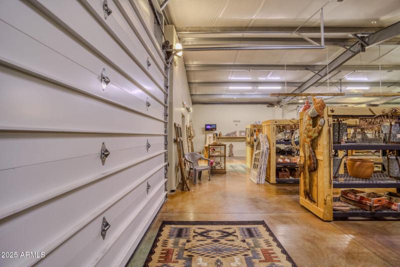 24-web-or-mls-864 W Main St-21