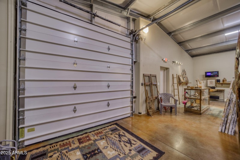 26-web-or-mls-864 W Main St-23