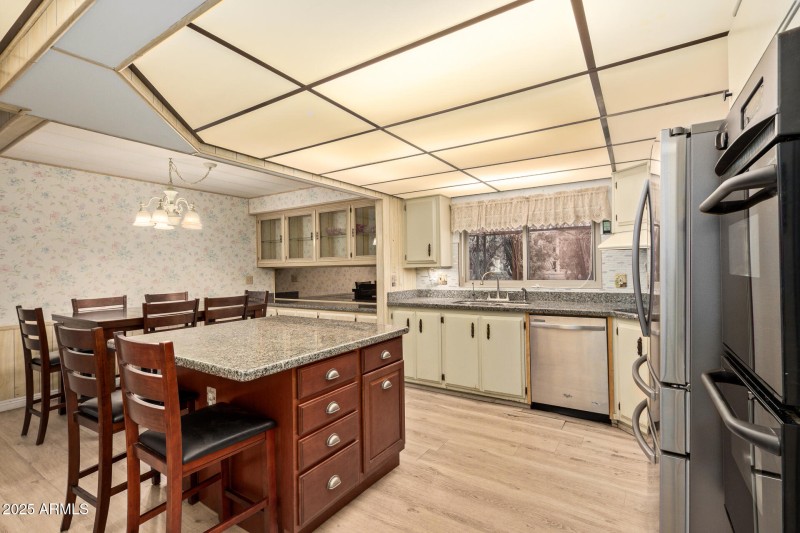 Dining / Kitchen Area