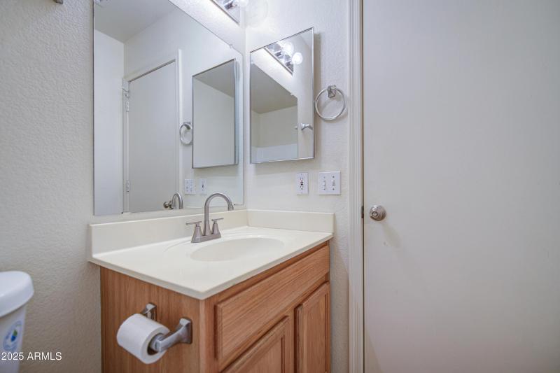 Bathroom 2-pic 2