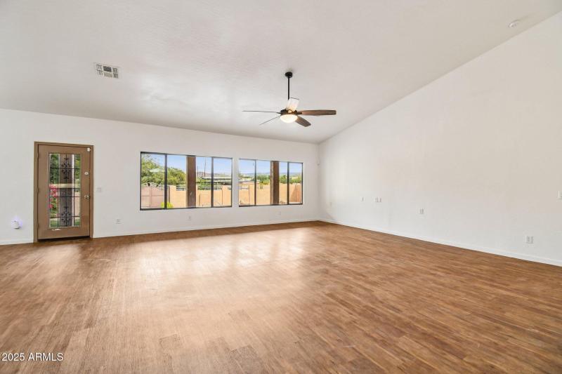 8-web-or-mls-E Jordan Ln-S2011-008