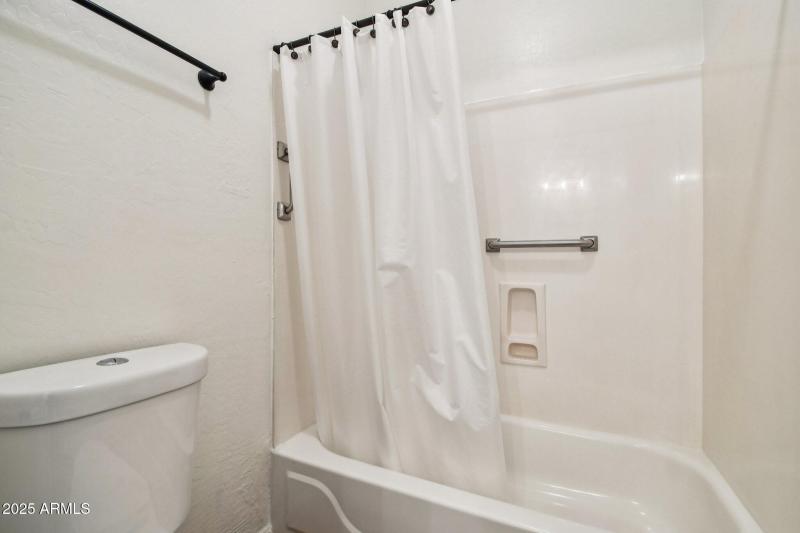 24-web-or-mls-E Jordan Ln-S2011-024