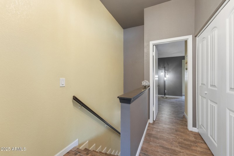 017-upstairs-landing