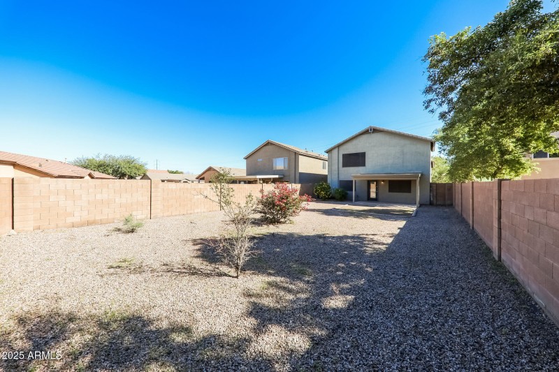 020-photo-rear-view-14923583