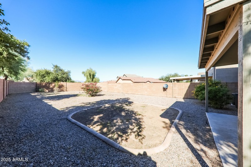021-photo-rear-view-14923581