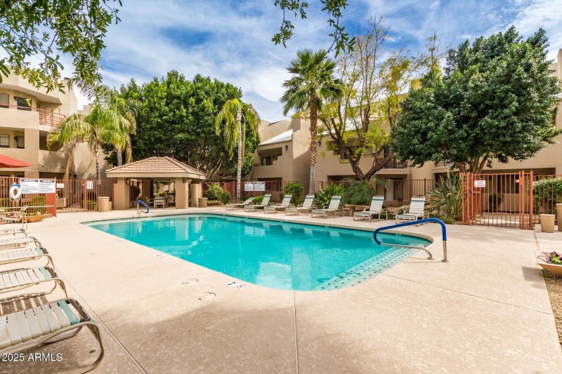 33 Desert Cove