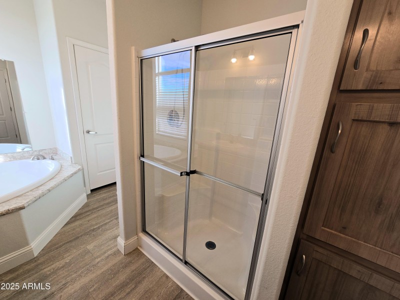 Separate Tub & Shower