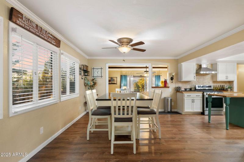 15-Breakfast Nook TW