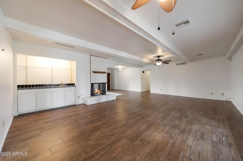 Family room 2