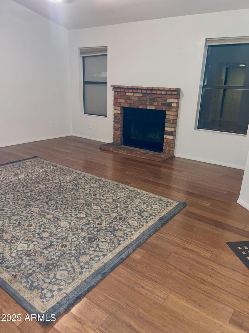 Living w_carpet 2