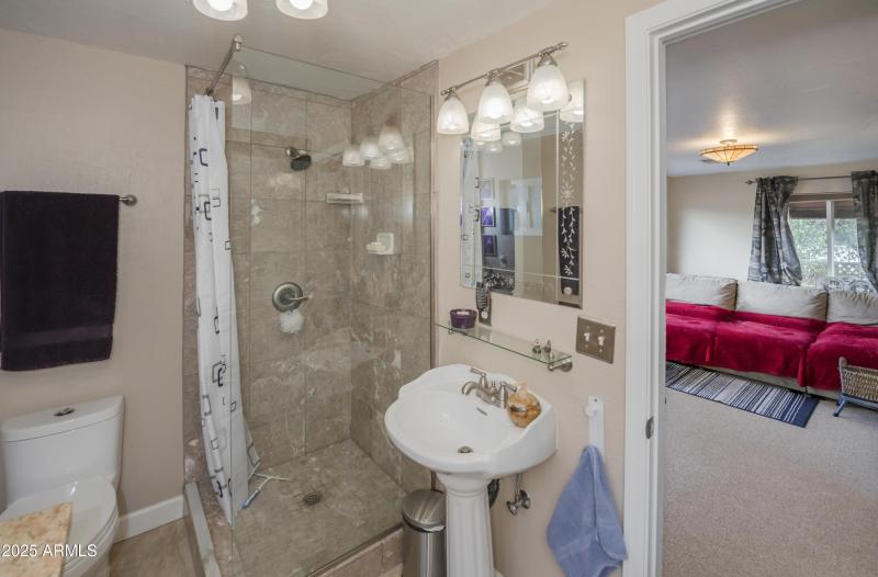 09 upstairs bath b