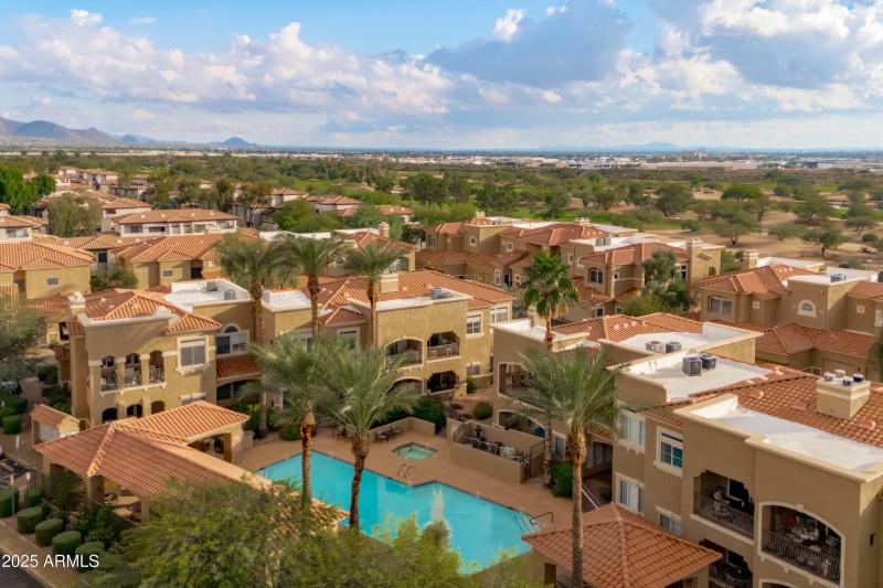 03-Pool View