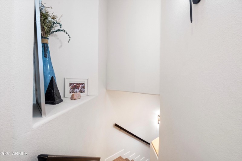 06-Entryway Landing
