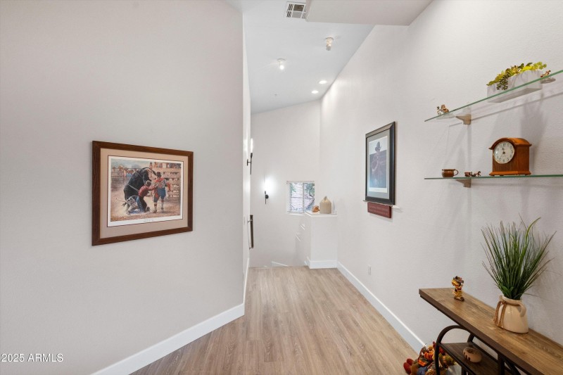 07-Entryway