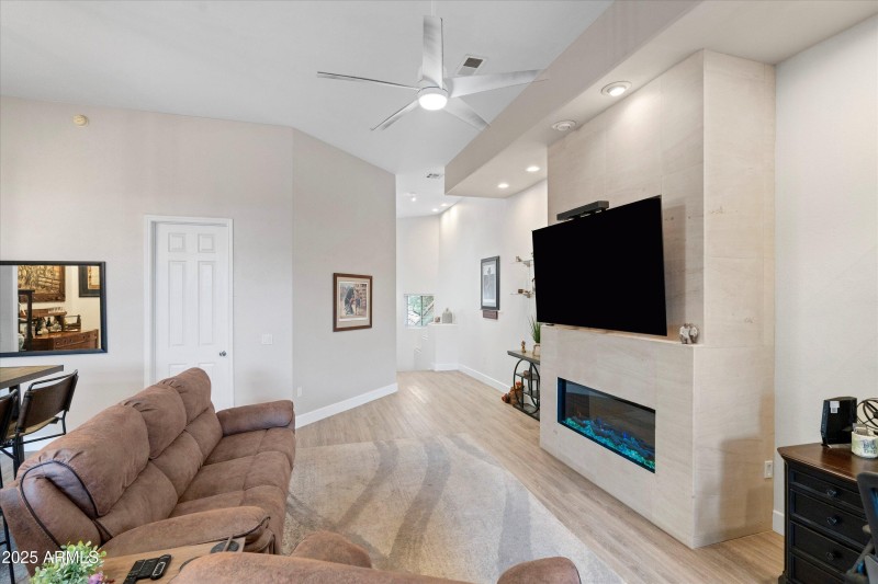 09-Family Room