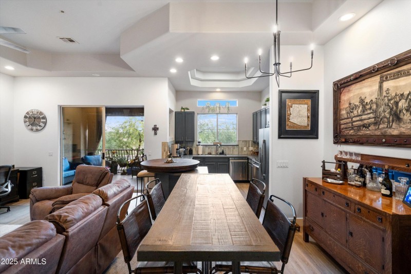 15-Dining to Kitchen