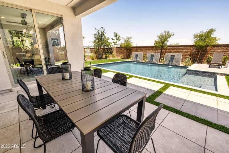 WC Backyards Vireo and Gannet Laurel 001