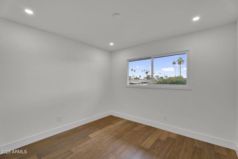 28-web-or-mls-3413 N 87th Pl-30