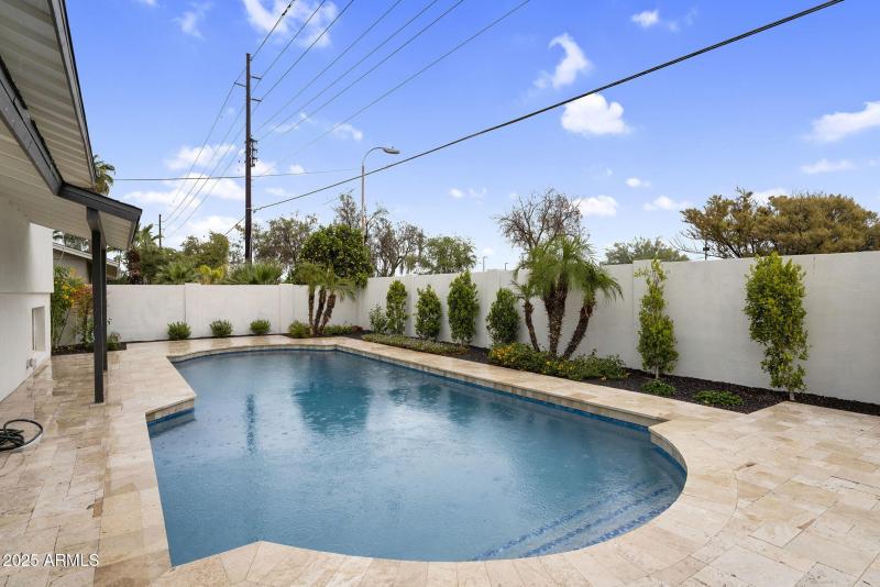 38-web-or-mls-3413 N 87th Pl-38