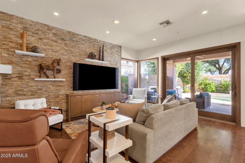 8-web-or-mls-10263-n-103rd-pl